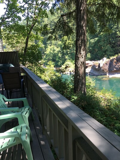 River Vista Homes: Enjoy Swimming, Fishing, and Relaxation in Nature's Beauty