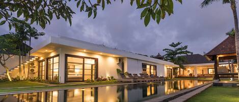 Indoor pool, outdoor pool