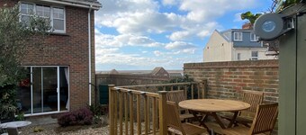 Quiet location, short walk to beach, with views of Portland and Jurassic coast