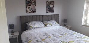 2 habitaciones, tabla de planchar con plancha y wifi gratis 