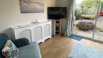 TV connectée, livres, enceintes connectées