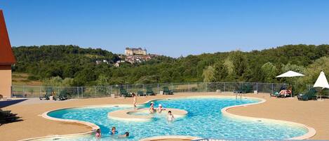 Inomhuspool och utomhuspool