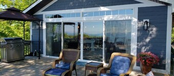 Lake Michigan Beachfront Cottage Huge Deck Low Bluff Newly Remodeled Kayaks SUP