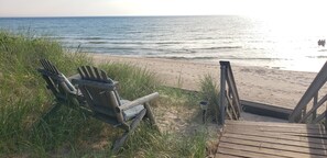 Plage, chaises longues