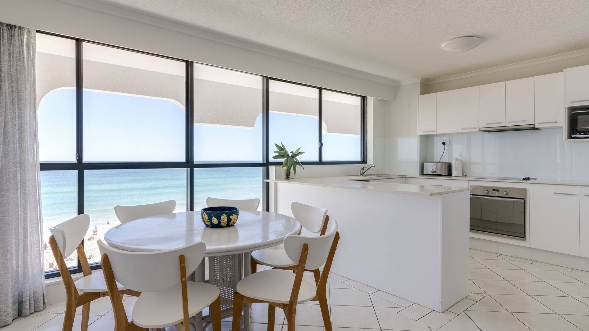 No 5 @Darenay 3 Bedroom Oceanfront Apartment — image 2