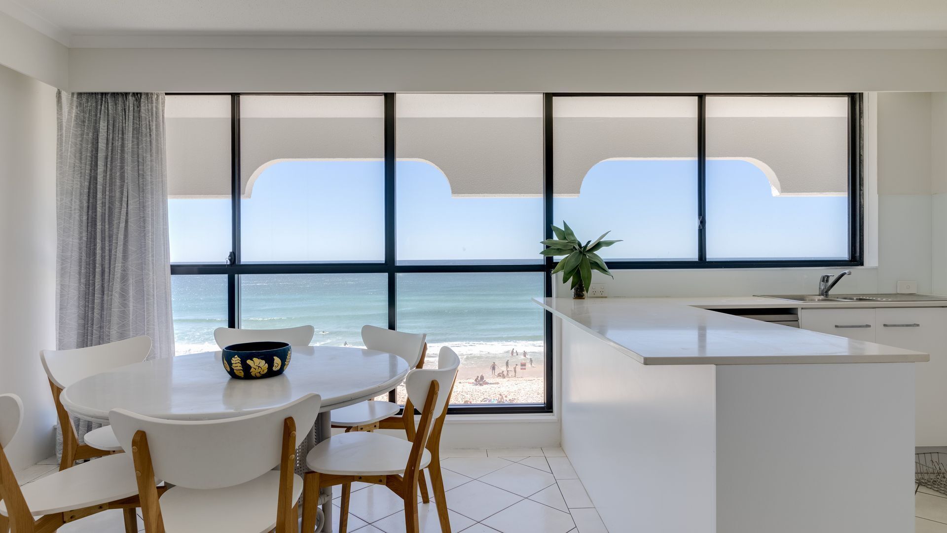 No 5 @Darenay 3 Bedroom Oceanfront Apartment — image 6