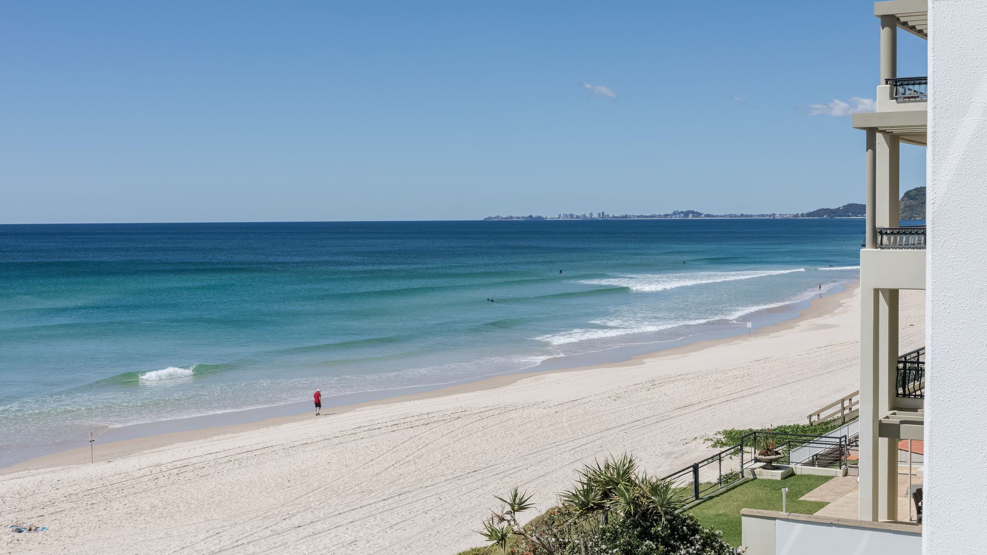 No 5 @Darenay 3 Bedroom Oceanfront Apartment — image 19