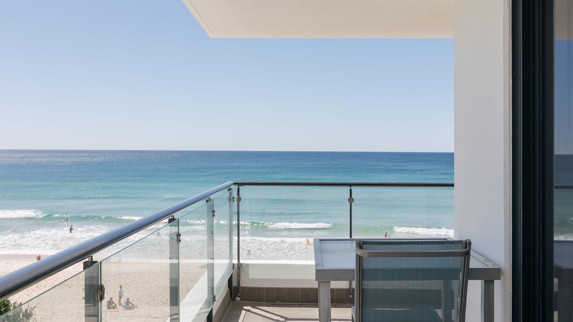 No 5 @Darenay 3 Bedroom Oceanfront Apartment — image 7