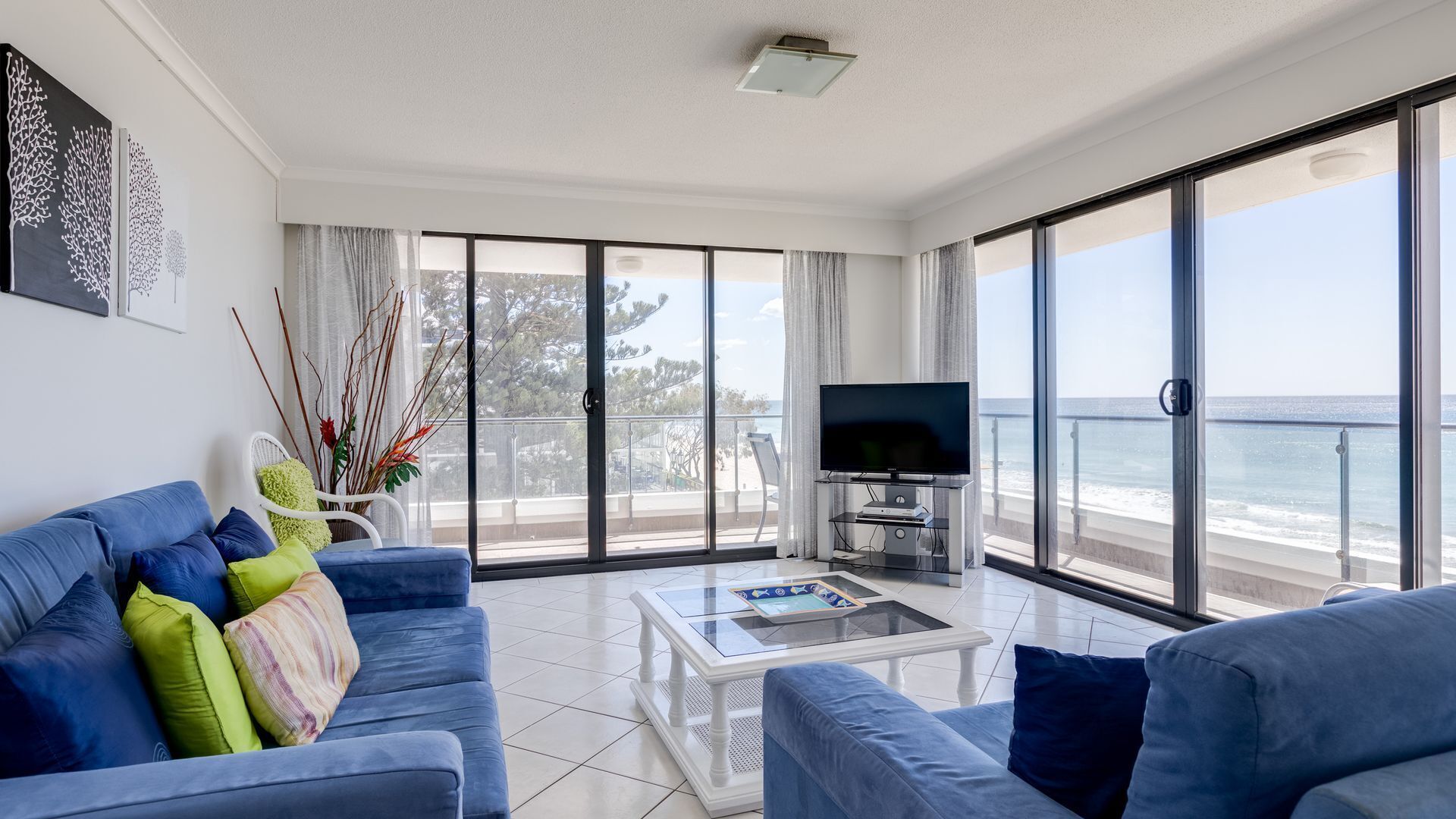 No 5 @Darenay 3 Bedroom Oceanfront Apartment — image 4