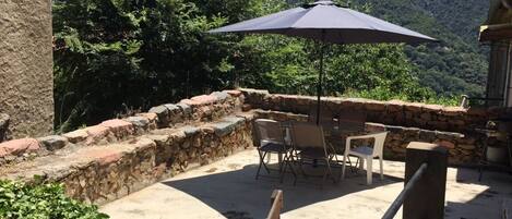 تناول الطعام بالخارج