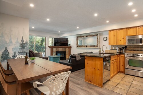2BR + Den | Valhalla | Village Location | Covered Patio | King Bed | Hot Tub