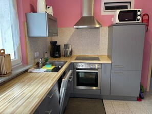 Fridge, microwave, oven, dishwasher - Non-smoking vacation apartment 50sqm, no. 1, 2 bedrooms, max. 4 persons - (Rust)