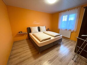 2 chambres, coffres-forts dans les chambres, Wi-Fi, draps fournis