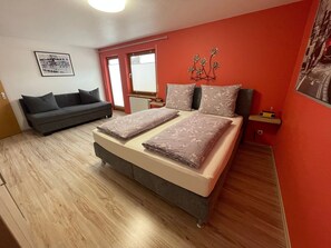 2 bedrooms, in-room safe, WiFi, bed sheets