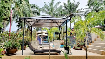 Kolam renang outdoor