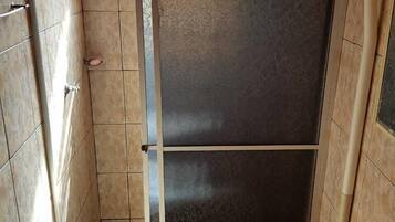 Dusche, Handtücher, Toilettenpapier