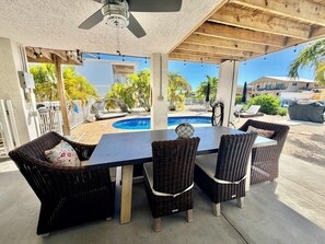 Outdoor dining - Sombrero Beach Villa with Private Pool and Dock (Marathon)