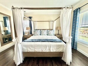 4 bedrooms, iron/ironing board, WiFi, bed sheets - Sombrero Beach Villa with Private Pool and Dock (Marathon)