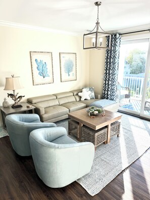 Smart TV, DVD player, stereo - Sombrero Beach Villa with Private Pool and Dock (Marathon)