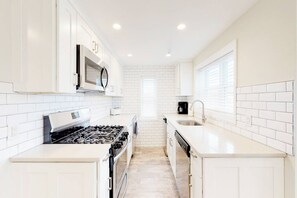 Fridge, microwave, oven, stovetop - Stylish space, 180ft to beach,parking (Point Pleasant Beach)