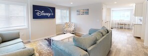 Smart TV - Stylish space steps to beach, off street parking, beach tags, linens. (Point Pleasant Beach)