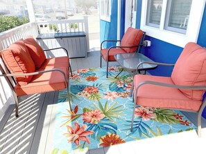 Property grounds - Stylish space, 180ft to beach,parking (Point Pleasant Beach)