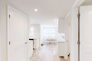 Interior - Stylish space, 180ft to beach,parking (Point Pleasant Beach)