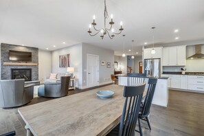 Dining - Benjamin Trail: 4 br, gas fireplace, a/c, deck with Mansfield views! (Stowe)