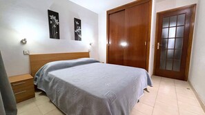 1 Schlafzimmer, Bügeleisen/Bügelbrett