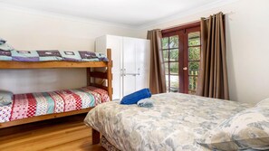 2 bedrooms, internet, bed sheets