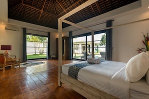 11 室のベッドルーム、デスク、旅行用ベビーベッド、WiFi
