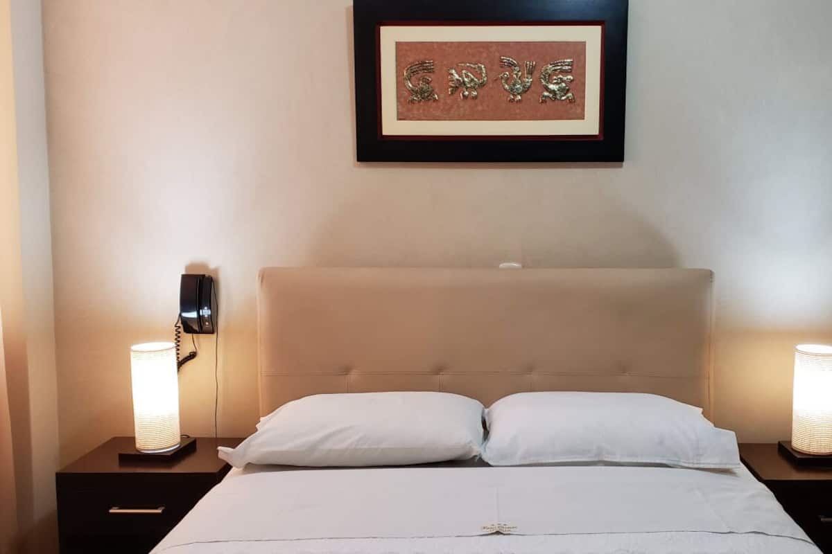 Business eenpersoonskamer | Luxe beddengoed, donzen dekbedden, een minibar, een kluis op de kamer