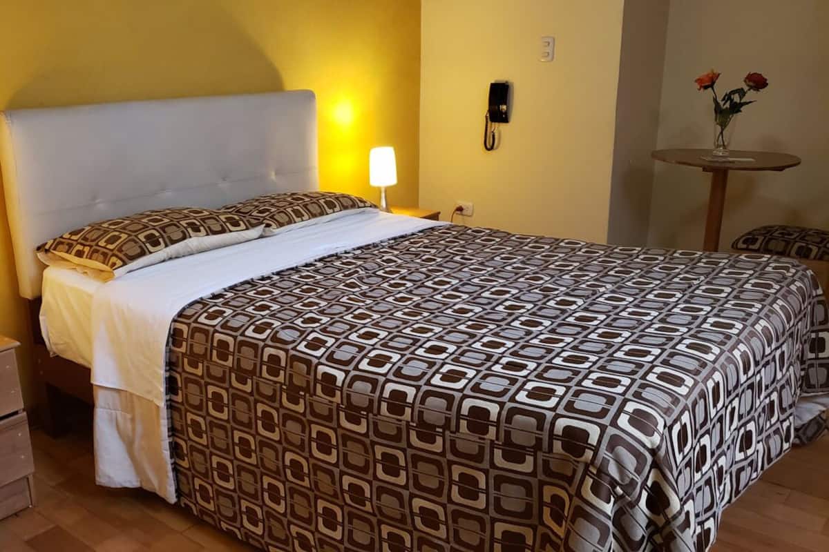 Superior eenpersoonskamer | Luxe beddengoed, donzen dekbedden, een minibar, een kluis op de kamer