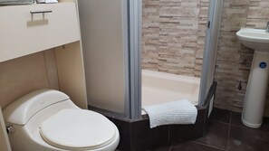 Standard Double Room | Bathroom