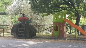 Außen-Kinderspielplatz