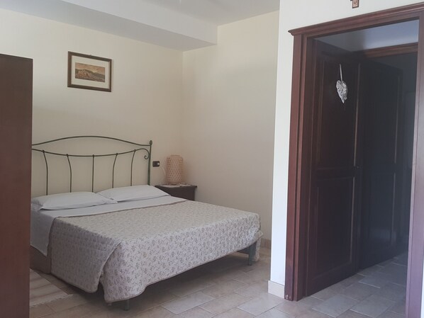 Free cots/infant beds, free WiFi, bed sheets