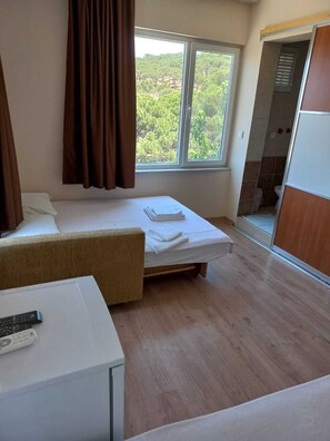 4 Kisilik Deniz ve Orman Manzarali Oda | Gratis wifi, beddengoed