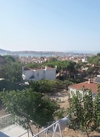 Deniz ve Orman Manzarali Genis 5 nolu Oda | Free WiFi, bed sheets