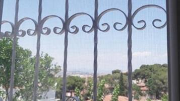 4 Kisilik Deniz ve Orman Manzarali Oda | Vista desde la habitación