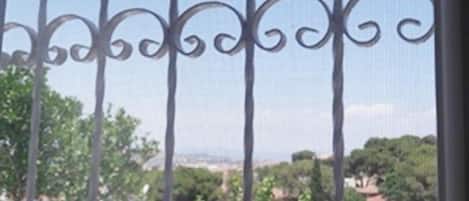 4 Kisilik Deniz ve Orman Manzarali Oda | View from room