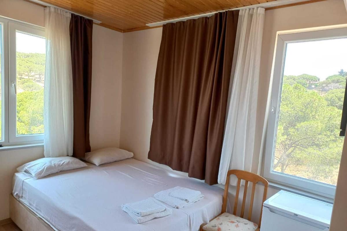 2 Kisilik Deniz ve Orman Manzarali Oda | Wi-Fi gratuito, lenzuola