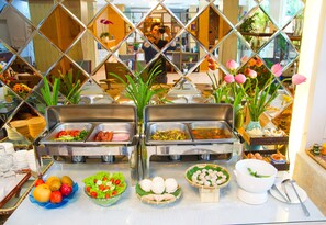 Daily local cuisine breakfast (VND 75000 per person)