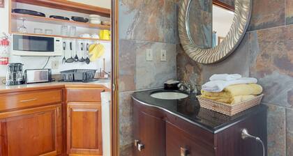 ¡NUEVO LISTADO! Cabaña romántica a pocos metros de la playa: piscina y parrilla compartidas