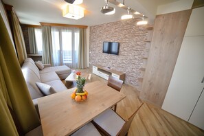 Standard Studio Suite | Living area | LCD TV - Central Inn (Zlatibor)