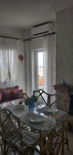 Dining - "Villa kaliva" kalives beach (Kalýves Polygýrou)