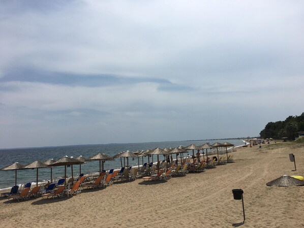 On the beach - "Villa kaliva" kalives beach (Kalýves Polygýrou)