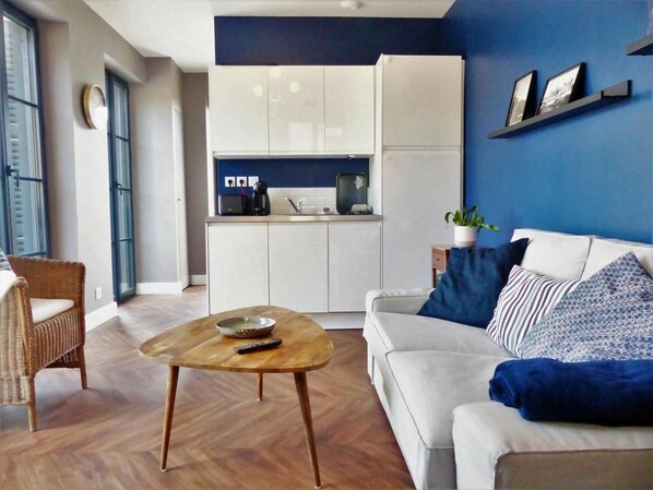 Loft, 2 habitaciones (Le Chenier) | Área de sala de estar | Televisión de pantalla plana 