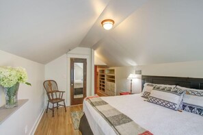 Pillowtop beds, in-room safe, individually decorated - Belmont Blvd Bed and Breakfast (Nashville)