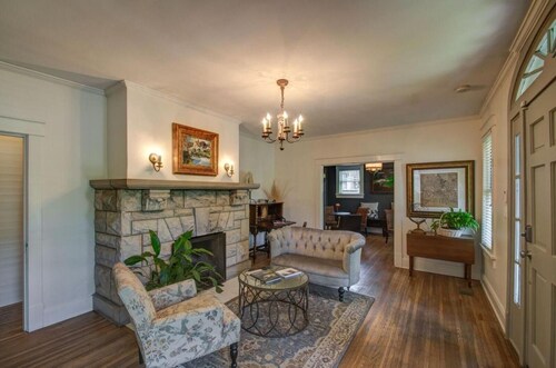 Belmont Blvd Bed and Breakfast