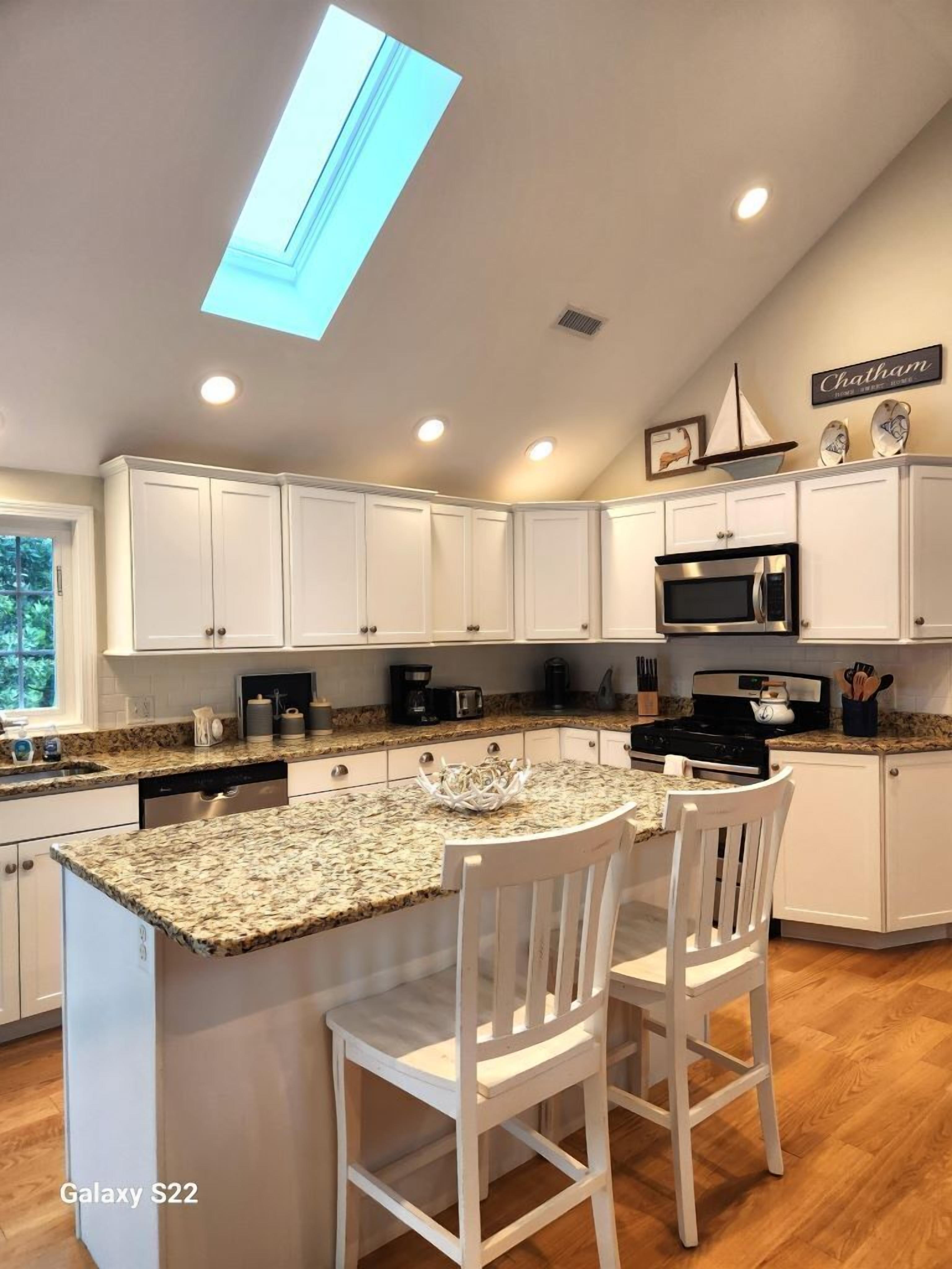 Microwave, stovetop, dishwasher, coffee/tea maker